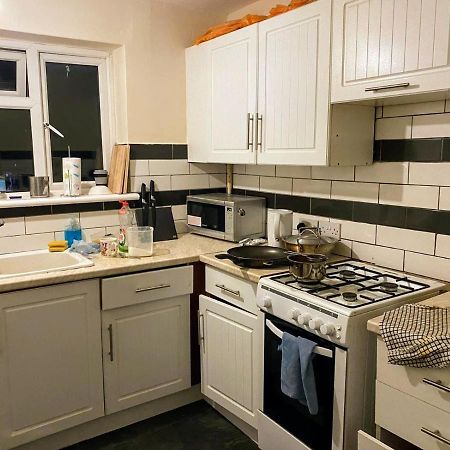 Comfortable Double Bedroom In London Hornchurch Bagian luar foto