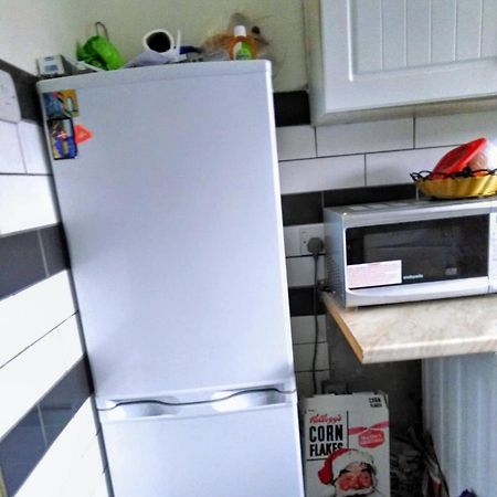 Comfortable Double Bedroom In London Hornchurch Bagian luar foto