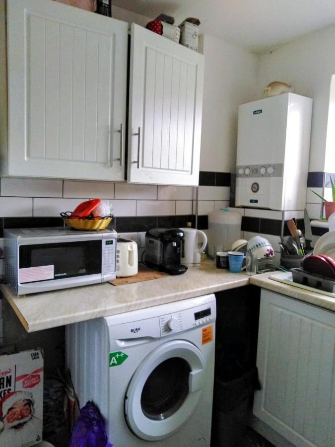 Comfortable Double Bedroom In London Hornchurch Bagian luar foto