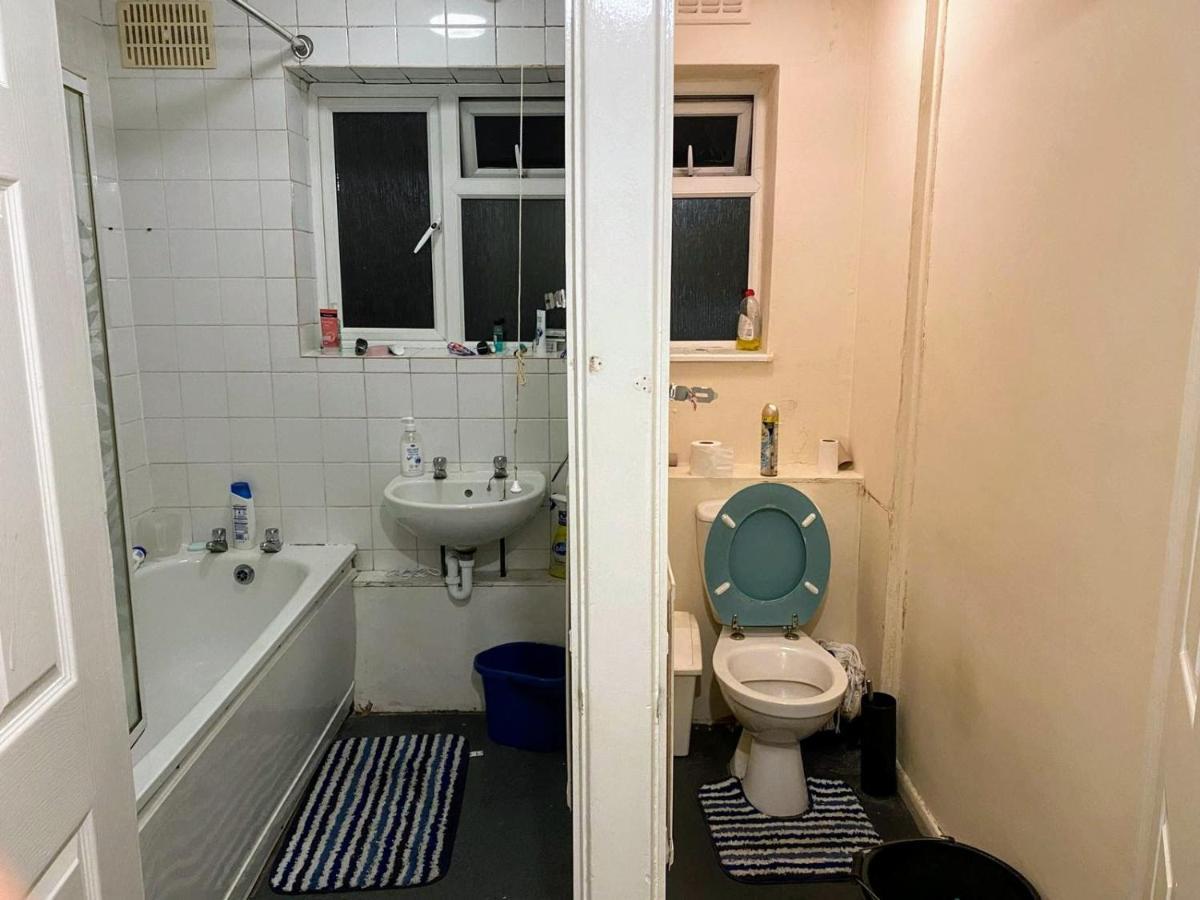 Comfortable Double Bedroom In London Hornchurch Bagian luar foto